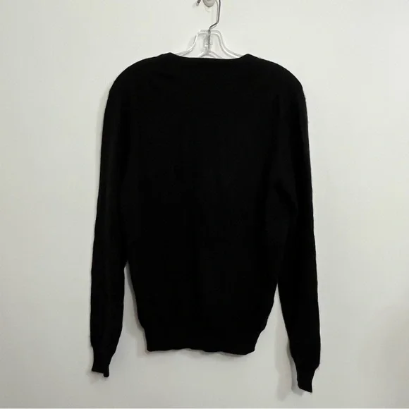 Men’s cashmere sweater in black by Club Room is like new Size Small.